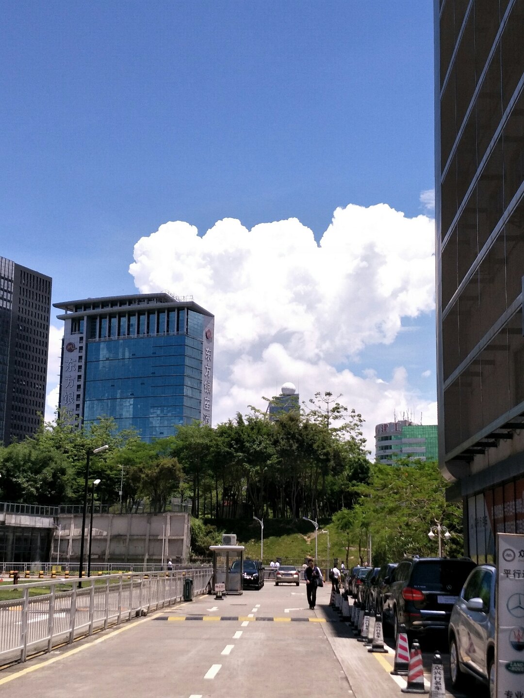 深圳天气穿衣指南，最新时尚搭配建议
