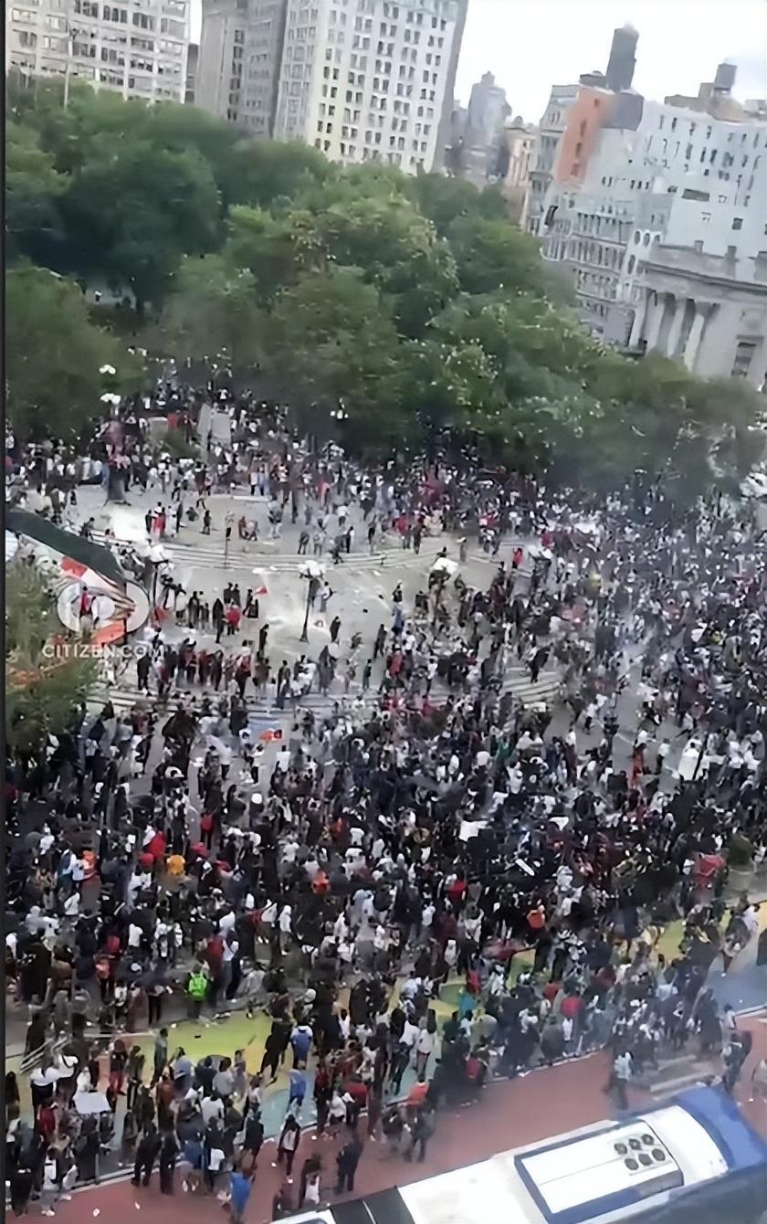 纽约最新新闻，城市发展的双刃剑效应及应对策略探讨