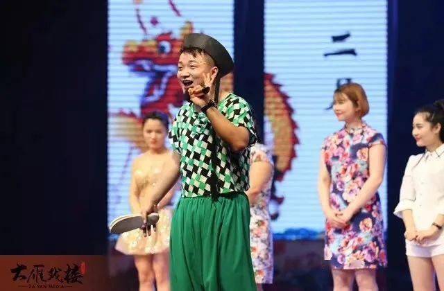 最新小矮人二人转，独特魅力一览无余！